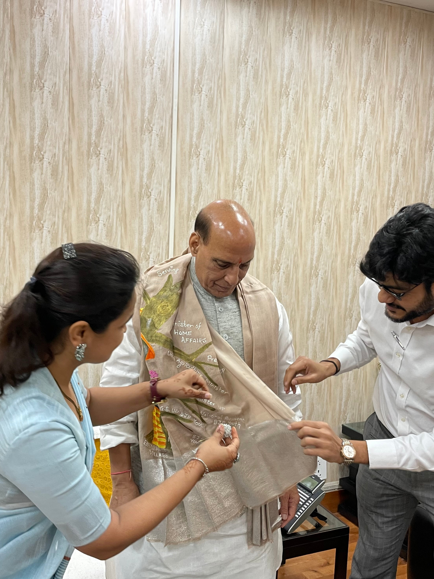 Muffler Depciting Life Journey of Defence Minister Shri Rajnath Singhji