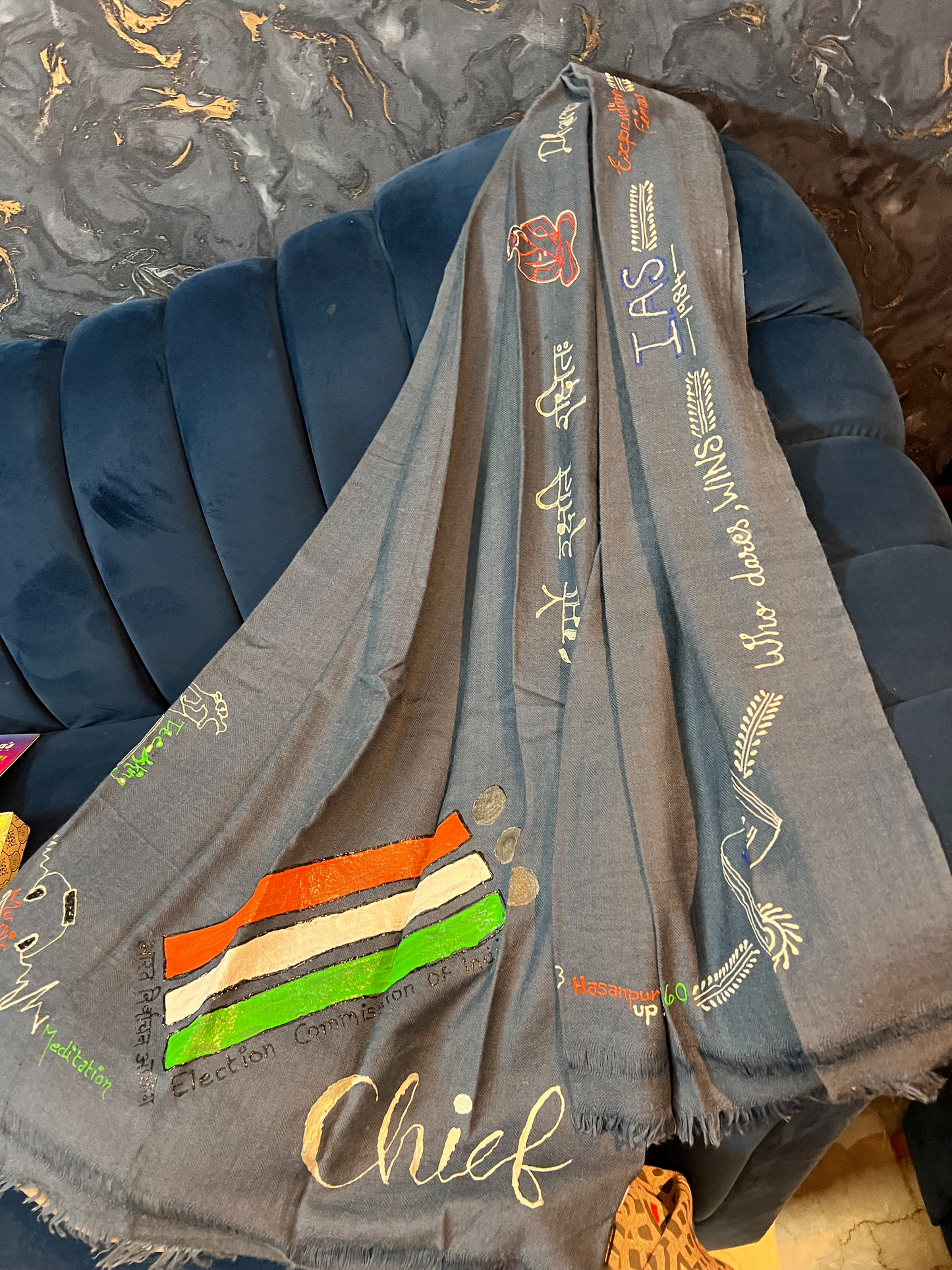 Hand-Painted Muffler Depicted a Life Journey Towards Success