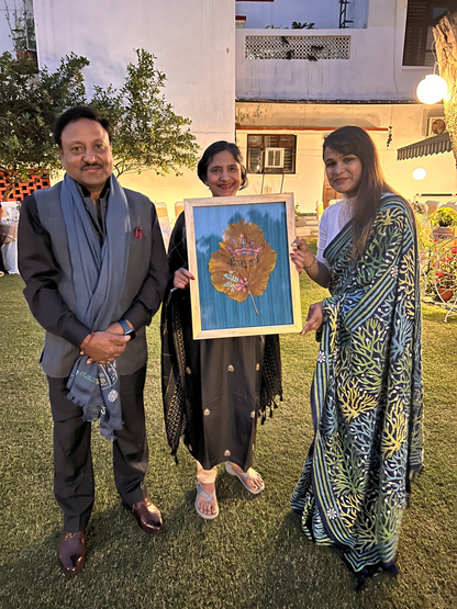 Hand-Painted Muffler Depicted a Life Journey Towards Success